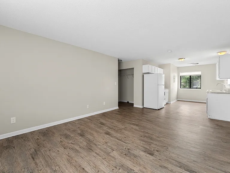 Central Oaks Apartments — Photo 4