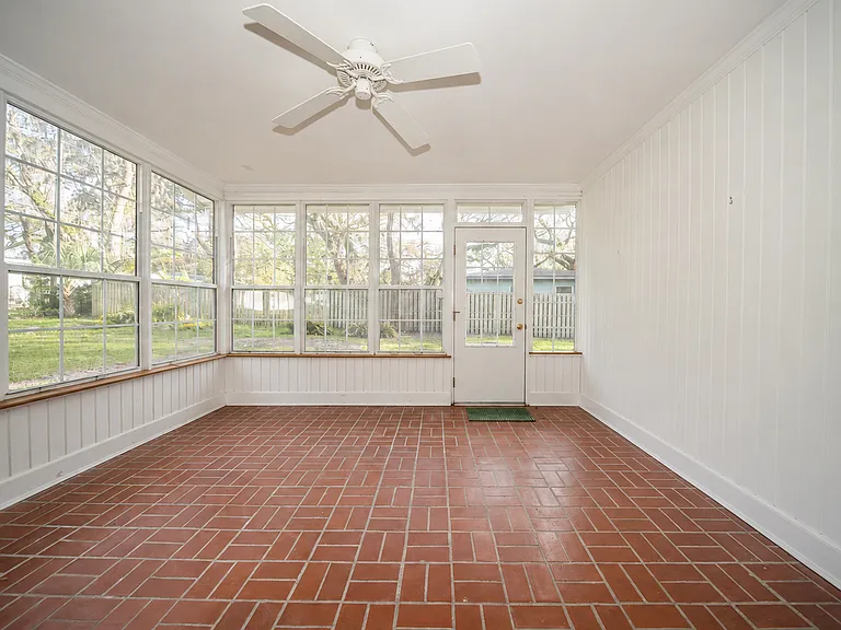 Bahamas Ave — Photo 11