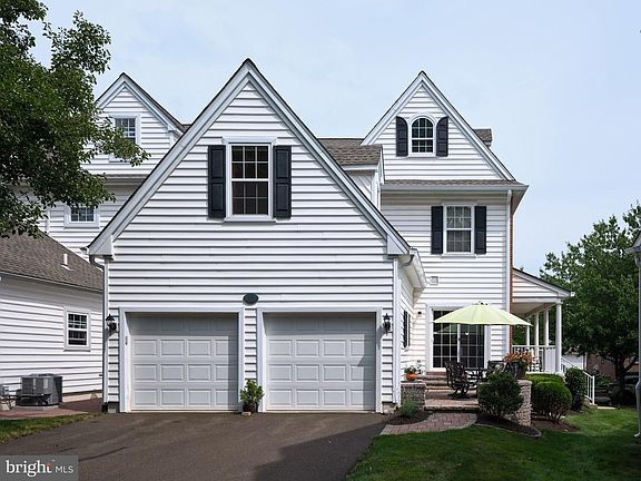 2nd image of 28 Woodbridge Dr