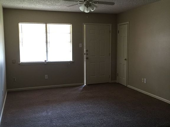 2nd image of 1458 Yorktown Dr
