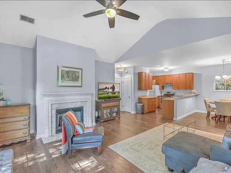 507 S Elgin Ct — Photo 7