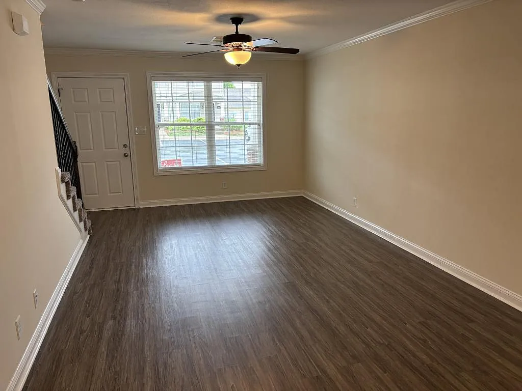 332 Sam Houston Circle — Photo 3