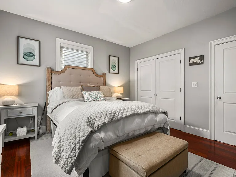 417 E 7th St #1 — Photo 13