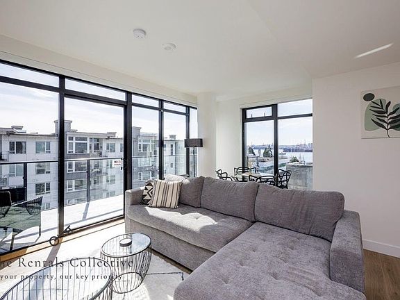 4th image of 311 W 1st St #404