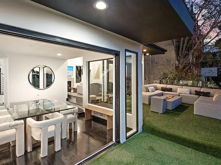 Immerse yourself in the glitz and glamour of the Hollywood Hills.