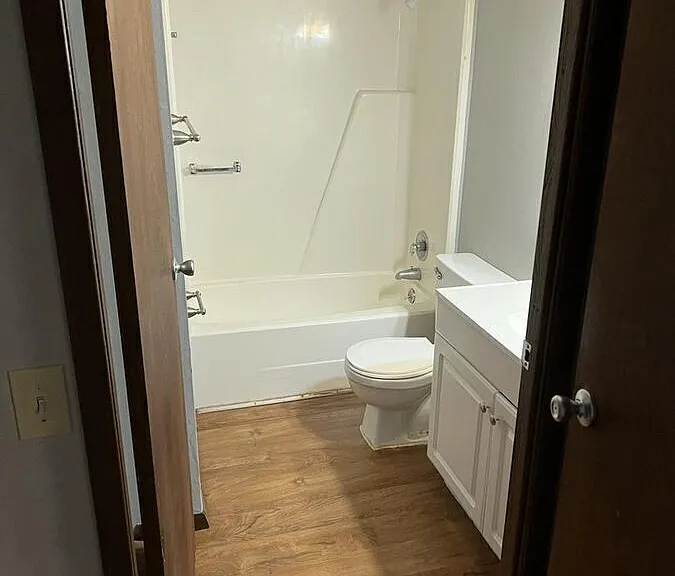 406 Amhurst Dr — Photo 5