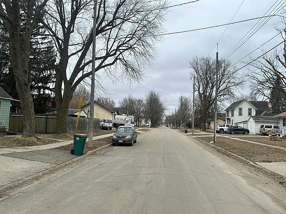 4th image of 506 12th St NE