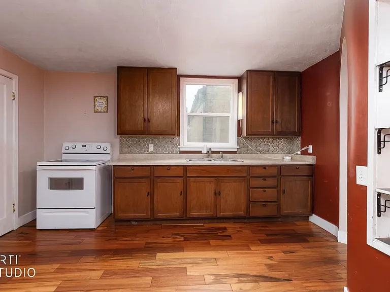 62 W 115 N #201 — Photo 8