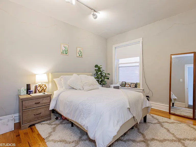 642 W Aldine Ave #3 — Photo 9