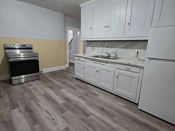 4th image of 108 Green St Unit 4