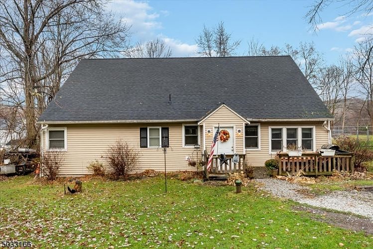 1st image of 47 Lakeview Dr