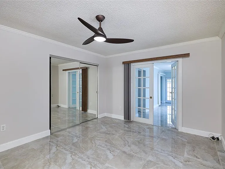 6804 N Hubert Ave — Photo 21