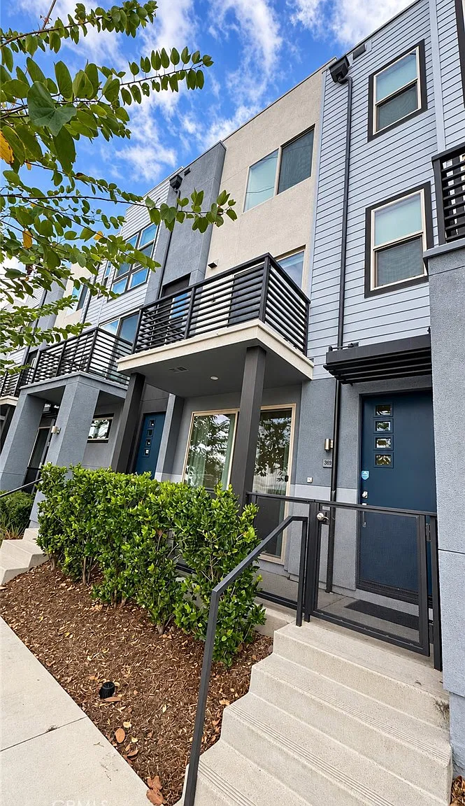 2 bed, 3.5 bath, 1805 sqft, $4,950 — Photo 2