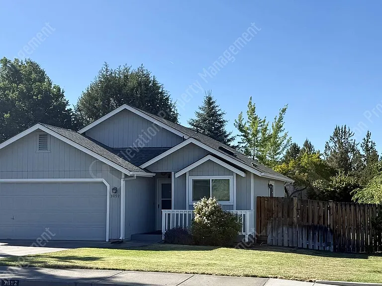 3092 NE Tahoe Ct — Photo 1
