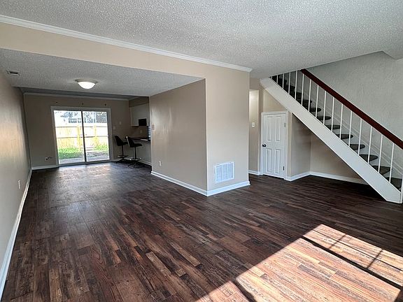 3rd image of 1183 Old Clubhouse Rd