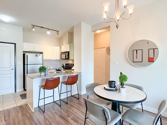 5th image of 4028 Knight St #212