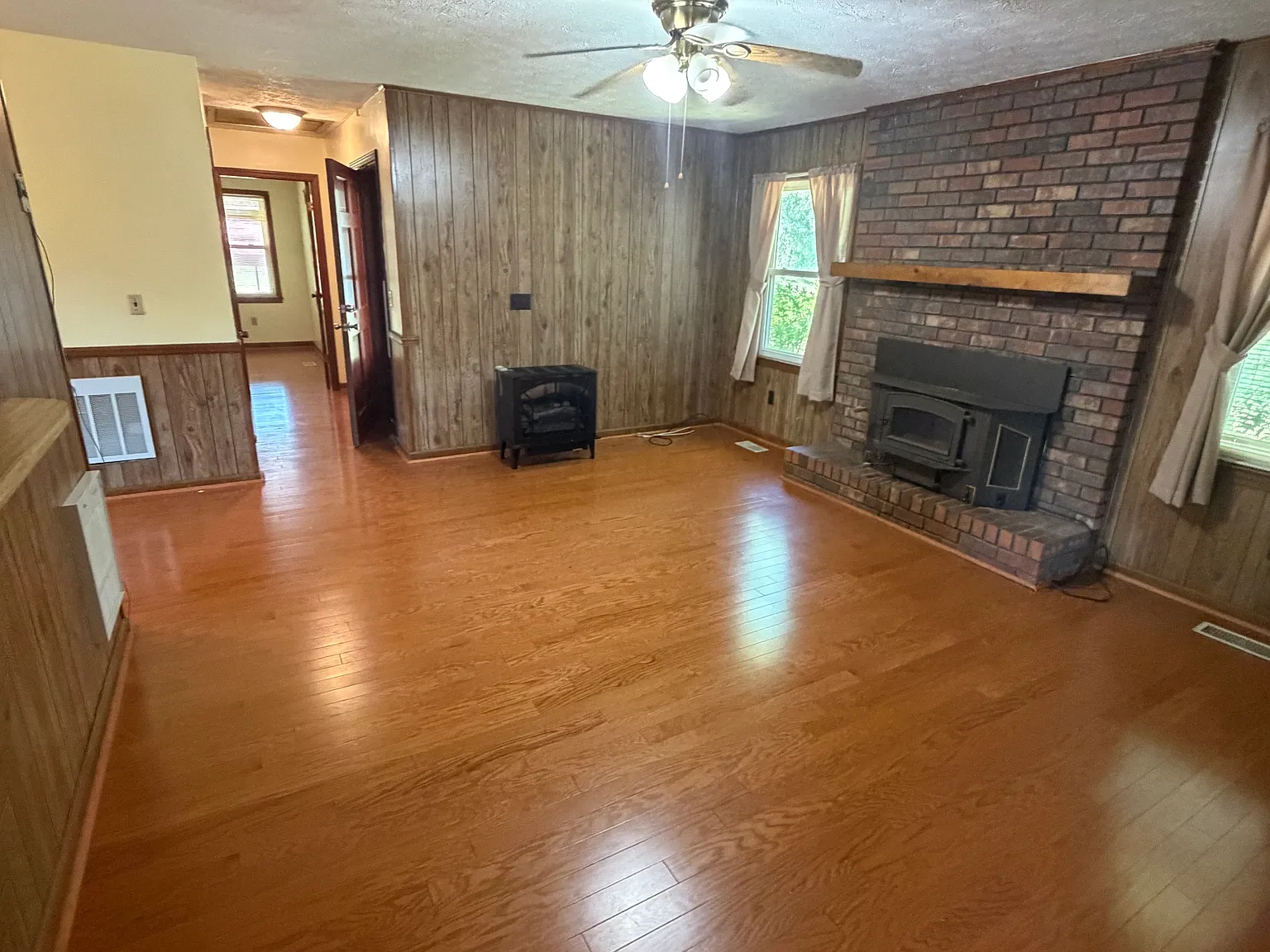 3 bed, 2810 sqft, $1,995 — Photo 4