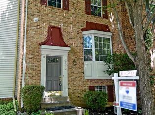 9582 Lindenbrook St, Fairfax, VA 22031