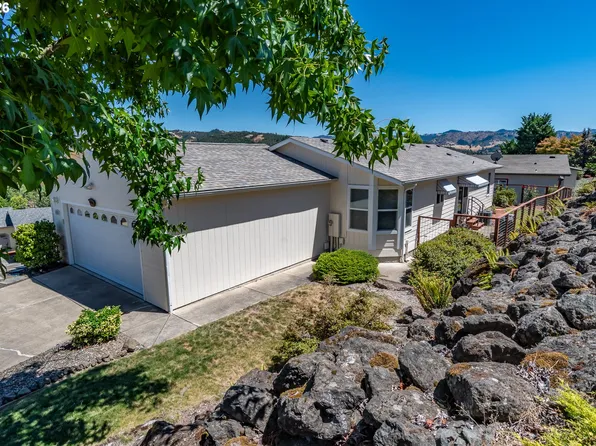 104 Angelcrest Ct, Roseburg, OR 97471