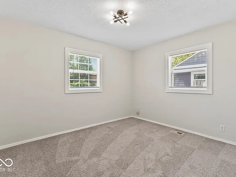 2257 N Tibbs Ave — Photo 13