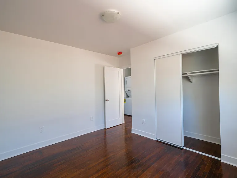 2325 1/2 S Sycamore Ave — Photo 6