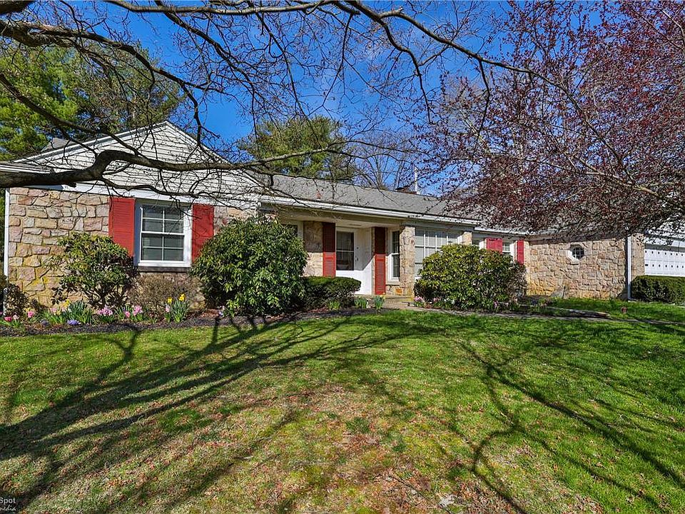 1st image of 2720 Woodlawn Ave