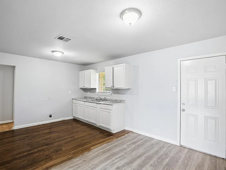 5326 Doulton Dr — Photo 5