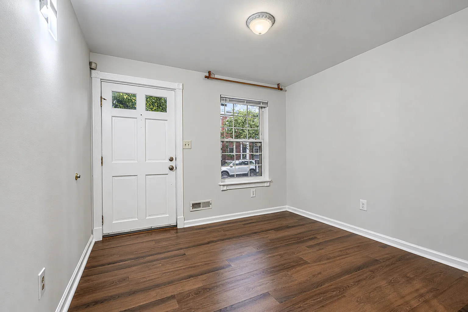 3 bed, 1900 sqft, $3,250 — Photo 4