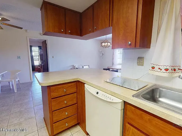 1332 Bentley Ave — Photo 11