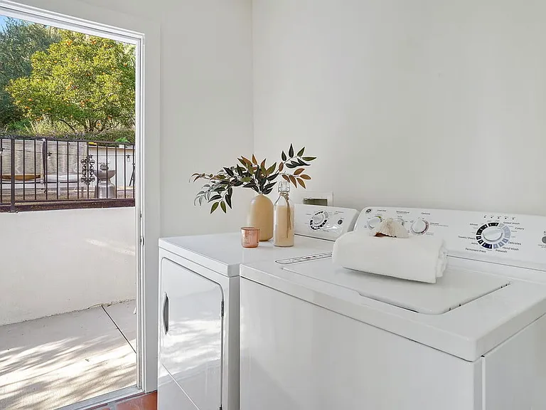 2269 Cove Ave — Photo 19