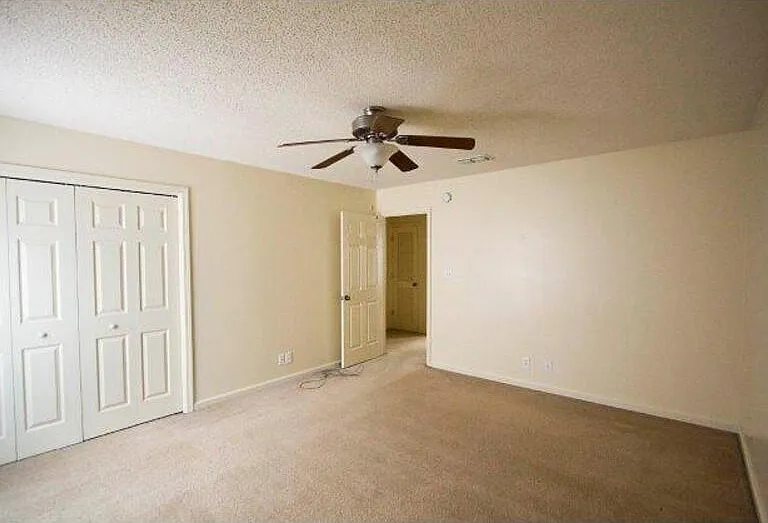 299-E4 Raleigh Dr #E4 — Photo 4