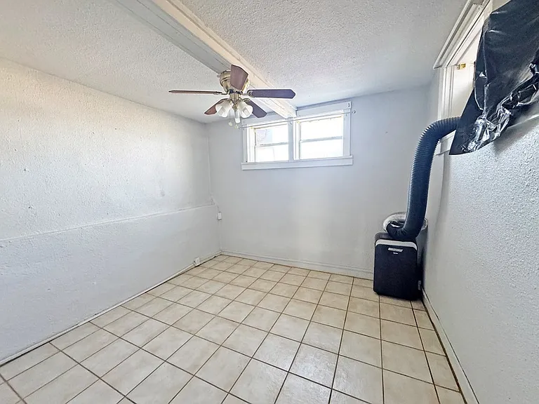 504 E Ave E #3 — Photo 8