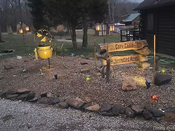 4th image of 3198 N Happy Hollow Road