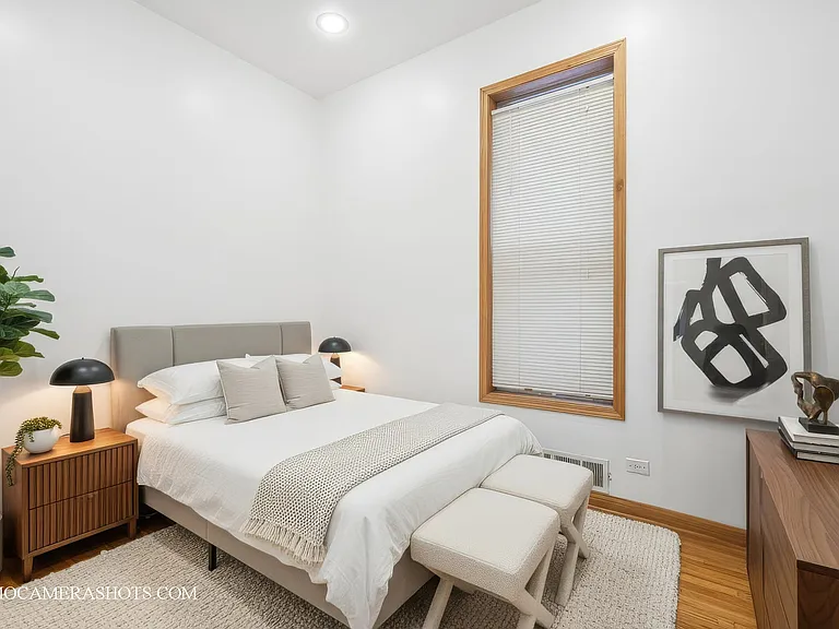 2452 W Arthington St #1 — Photo 5