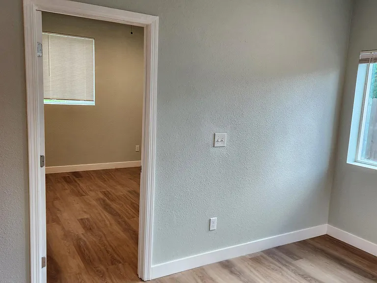 829 Figueroa St — Photo 8