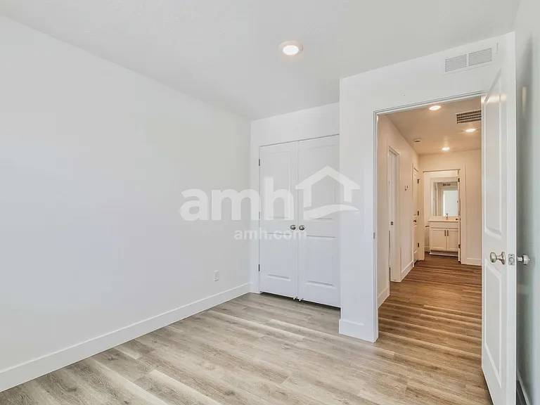 7691 S Castleton Ln — Photo 14