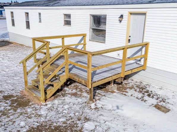 105 W Gateway Trl, Mandan, ND 58554