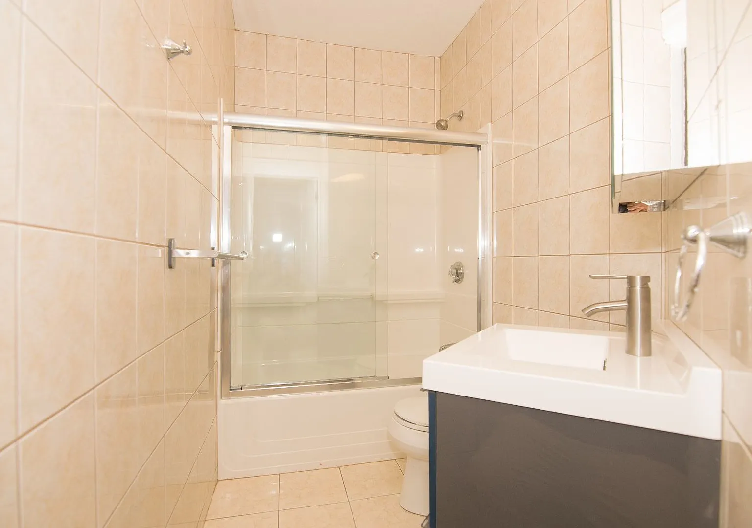 Beautiful Brookline Living 4 Bed/ 3 bath — Photo 4