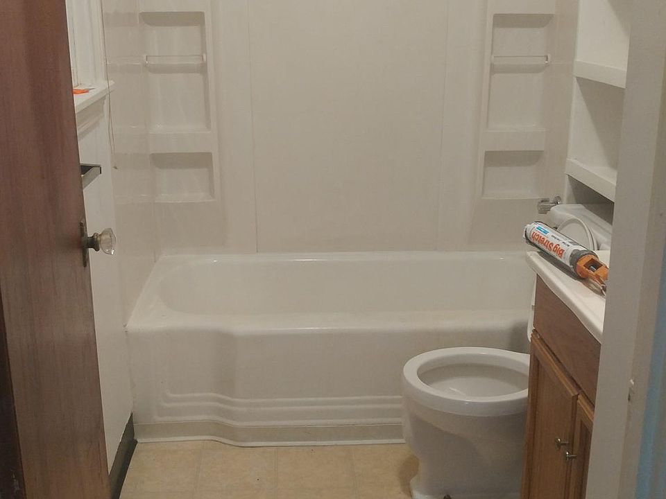 2nd image of 215 Chess St APT 3