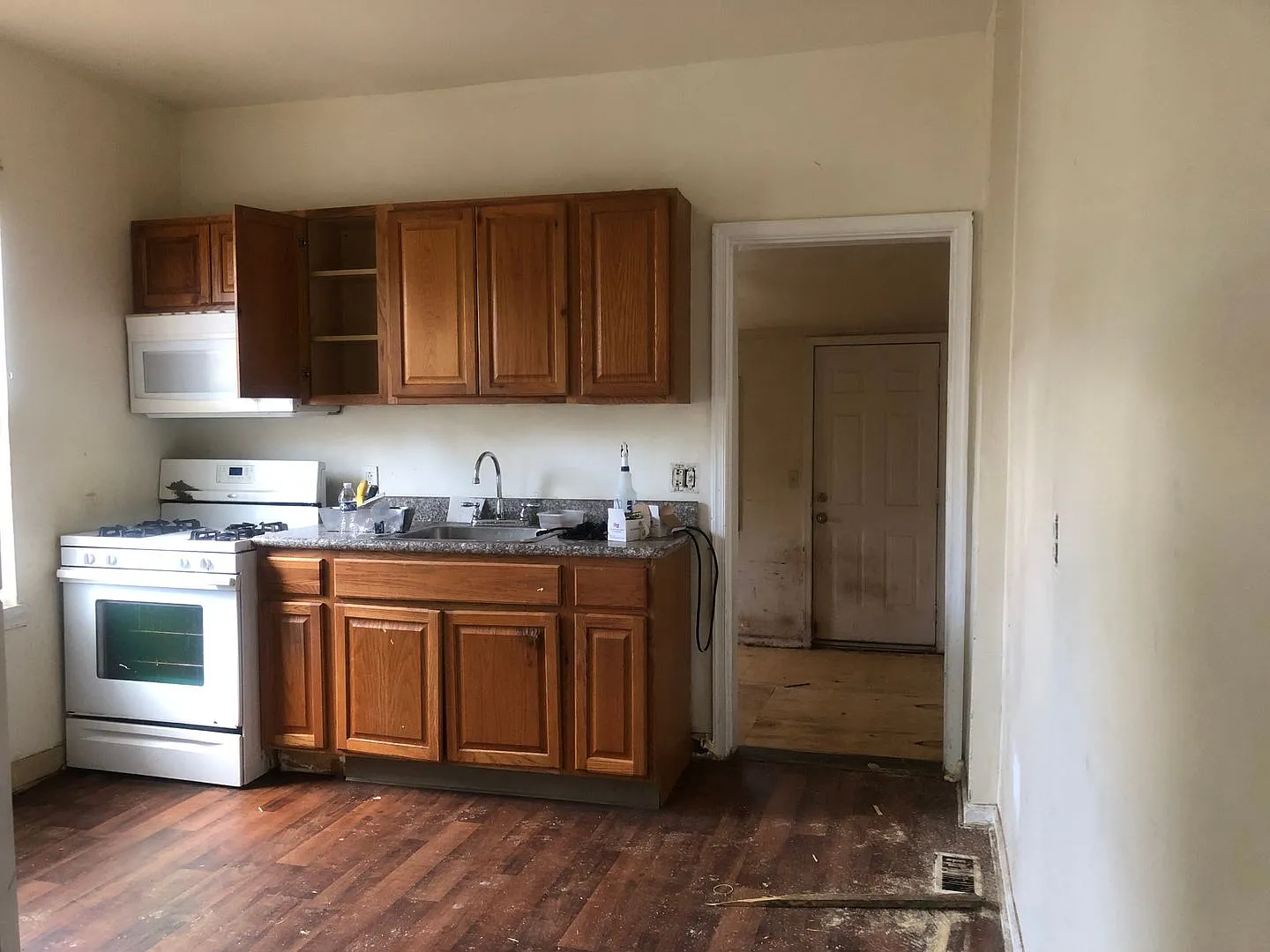 3 Bedroom House in Great Trenton Neighborhood! This House is Getting a Makeover! — Photo 4