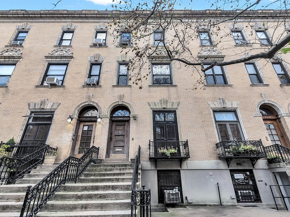 1st image of 208 W 139th St