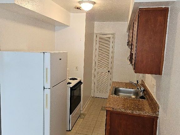 5th image of 2411 Broadmoor Dr #2411