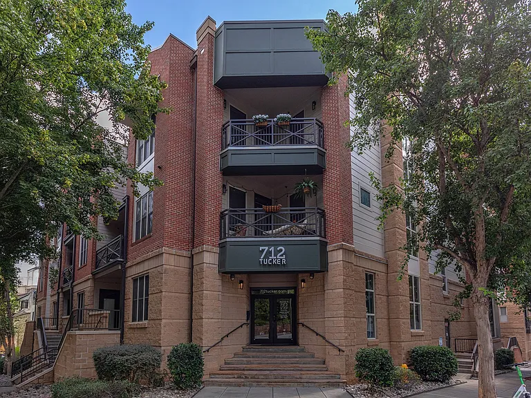 712 Tucker — Photo 23