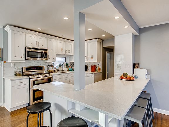 4th image of 4104 N Pioneer Ave
