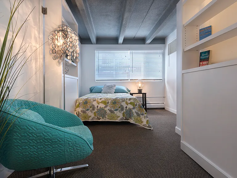 Sterling Boulder Apartments - Student Living — Photo 4