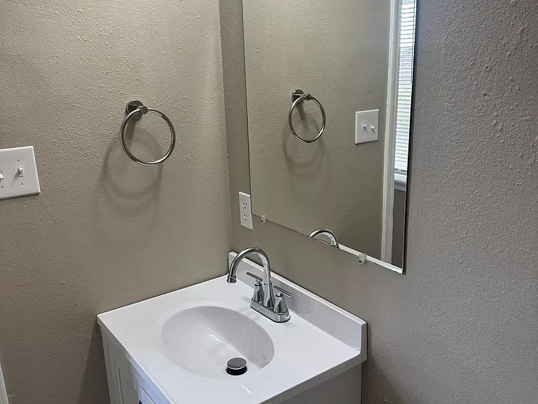 3911 James Ct — Photo 11