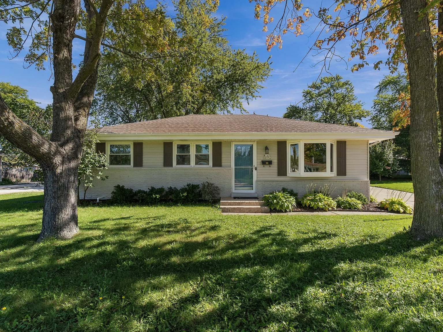 3 bed, 1.5 bath, 1034 sqft, $2,450 — Photo 1