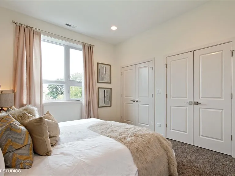 4111 N Narragansett — Photo 10