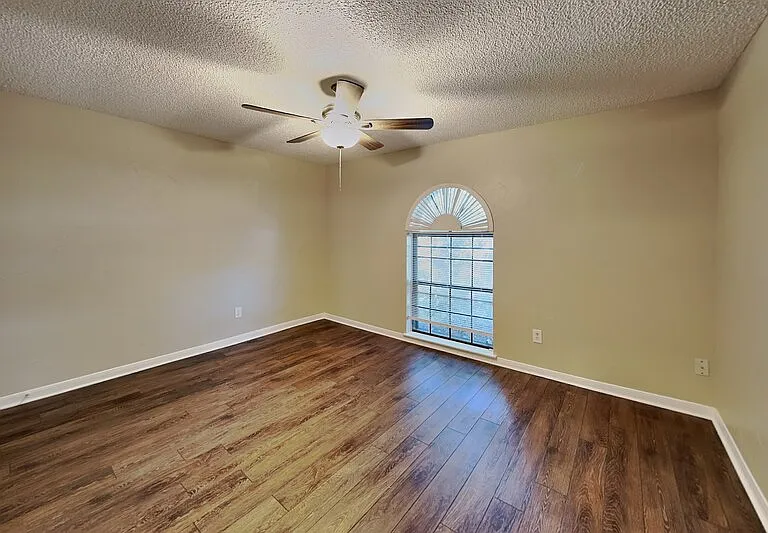 7709 Silveridge Dr — Photo 8