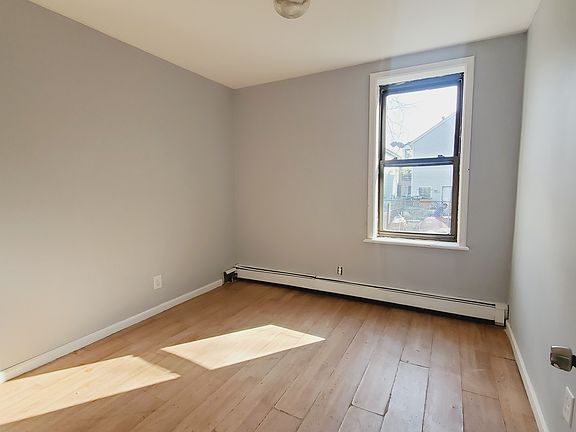 5th image of 9 Grant Ave #1R